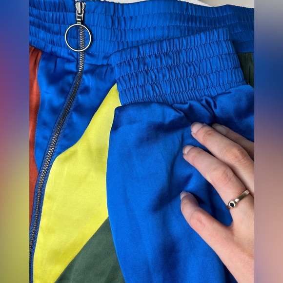 BCBG Color Blocked Satin Off Shoulder Bomber Jacket w/ Pockets Size Small - Picture 4 of 11